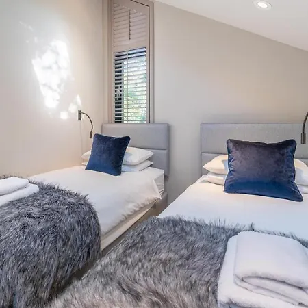 5 Bed In Oc-lr144 بيت للعطل
